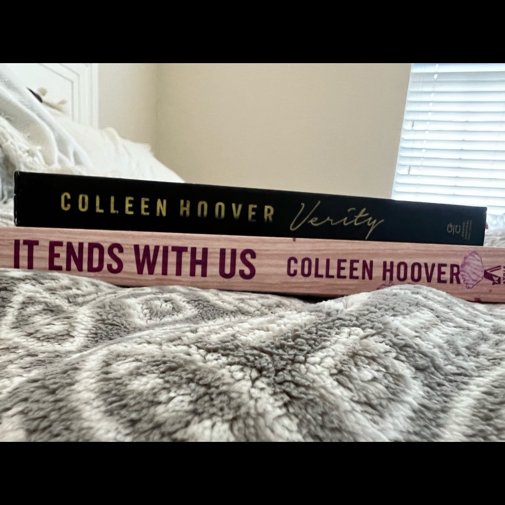 Colleen Hoover- its ends with us/ verity